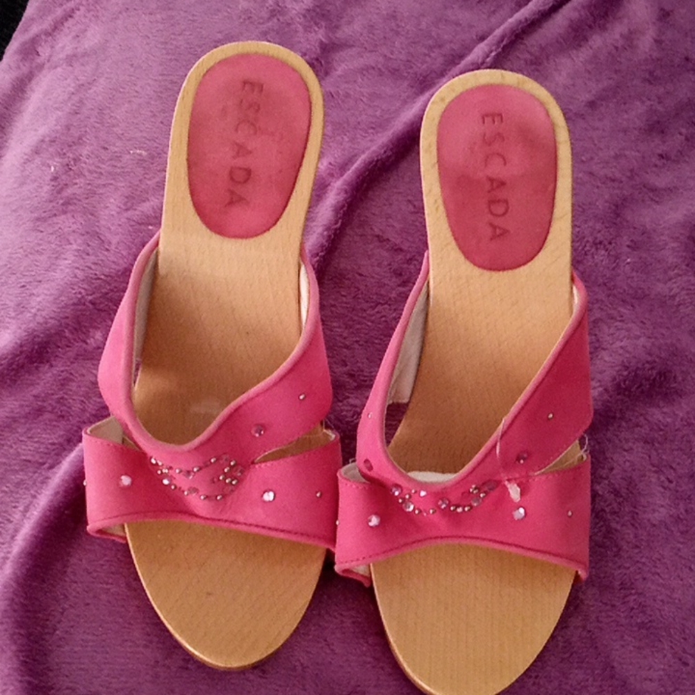 Brand new only worn one time very pretty Escada shoes
